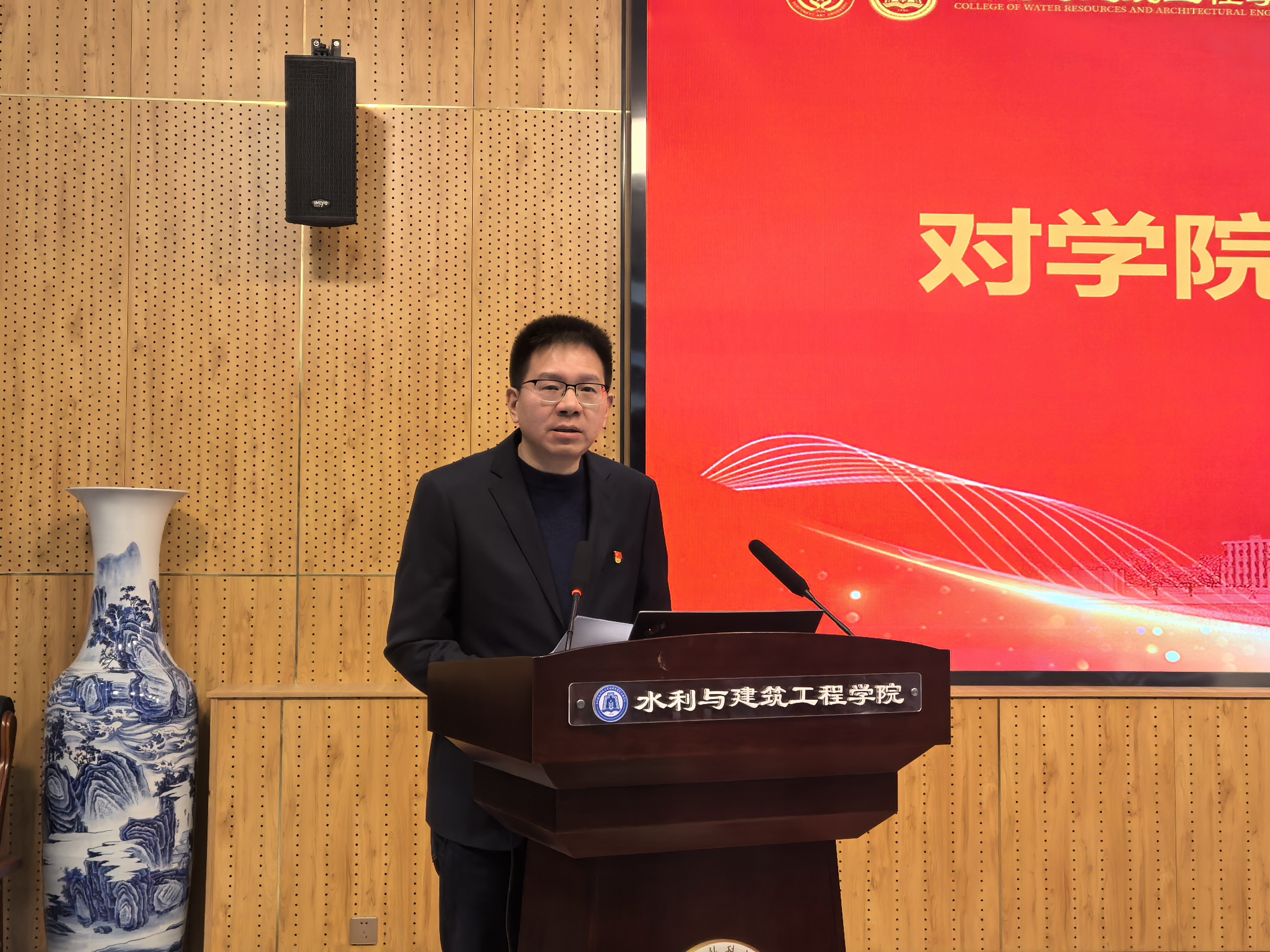 成人影视片
党委书记郑伟主持会议.jpg